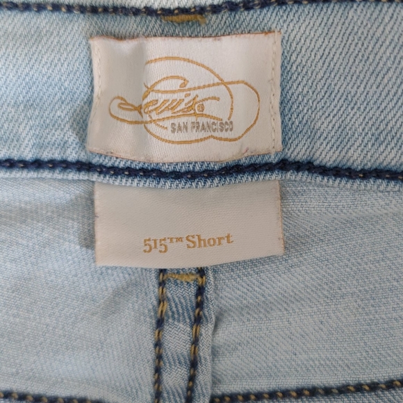 Levi's Ladie's Denim Shorts - Picture 5 of 7